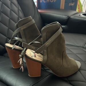 Penny Loves Kenny Olive Heeled Boots